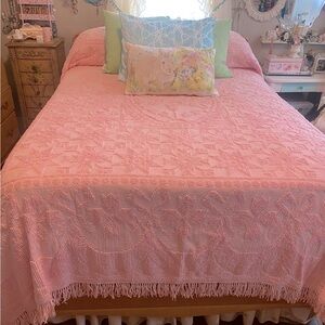 PINK Hobnail Full/Queen Vintage Bedspread
